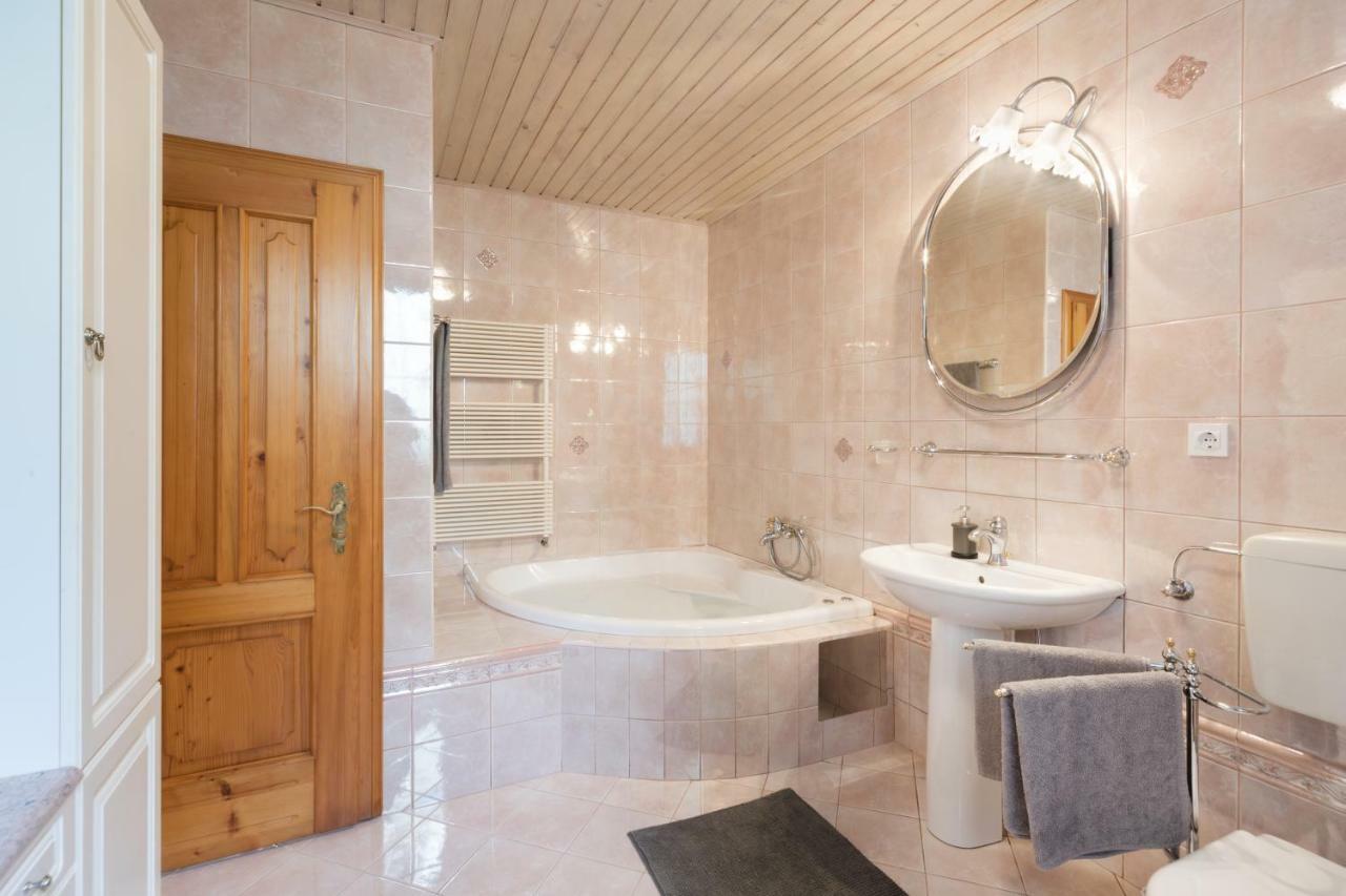 Vila Grad Bled - Sauna & Hot Tub Экстерьер фото